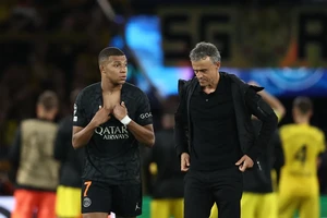 Hé lộ mâu thuẫn của HLV Enrique với ngôi sao Mbappe