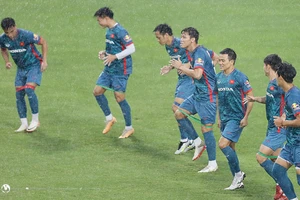 Nóng: HLV Troussier loại 3 cầu thủ, lên đường sang Philippines