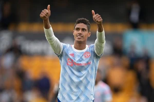 Mất chỗ đứng ở Man United, trung vệ Varane tính chuyện ra đi