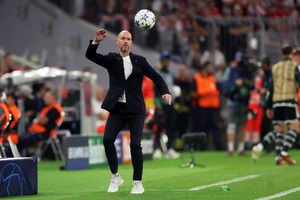 Man United chạm đáy và thực tế khủng khiếp ở Old Trafford