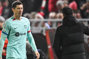 Sau trận thua sốc, Barca chọn sẵn HLV thay thế Xavi