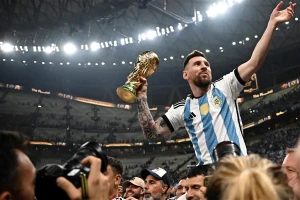 Bán 6 chiếc áo giá 7,8 triệu USD và nghĩa cử đẹp của Messi