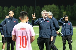 Nóng: HLV Troussier giữ lại Duy Mạnh, Hồ Tấn Tài, gạch 4 cái tên