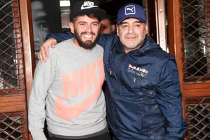 Con trai của Maradona tiết lộ gây sốc: "Cha tôi bị giết"