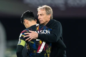 12 tháng của Klinsmann với tuyển Hàn Quốc và cái kết ê chề