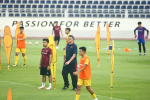 Nóng: HLV Troussier không nắm tuyển U-23 Việt Nam đá với Tajikistan
