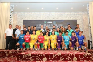 Món quà 8-3 ý nghĩa cho bóng đá nữ TP.HCM 