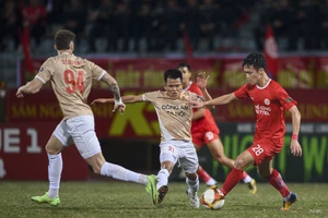 Khánh Hòa bị điểm mặt rớt hạng, Nam Định chờ thời