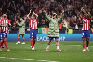 Griezmann chế nhạo tội đồ Sanchez của Inter là "kẻ hèn nhát"