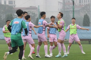 Trung vệ Việt Anh trở lại với tuyển Việt Nam, Indonesia ráo riết nhập tịch ngoại binh