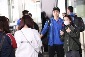 Indonesia mất 3 trụ cột, tuyển Việt Nam bay 4 tiếng