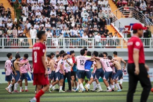 ĐH Sư phạm TDTT TP.HCM thâu tóm danh hiệu ở giải bóng đá sinh viên