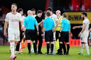 HLV của Bournemouth tố cáo trọng tài chia điểm cho Man United