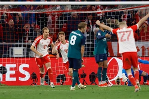 Arsenal thiệt hại nặng nề sau cú sốc ở Champions League