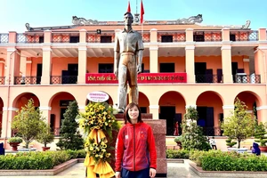 HLV Mai Đức Chung xem lão tướng Thùy Trang phá lưới Kim Thanh