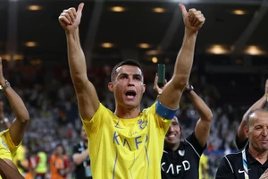 Ronaldo gây sốc khi treo giày ở Al Nassr năm 41 tuổi