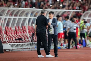 Sốc: Indonesia không mời HLV Troussier