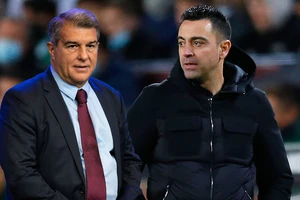 HLV Xavi Hernandez ngậm ngùi ra đi và niềm tin bị đánh cắp của Barca