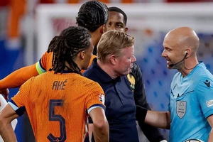Từ chối bàn thắng của Hà Lan vào lưới Pháp, trọng tài bị tấn công