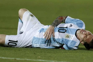 Messi nói gì khi bị chấn thương trong chiến thắng khó của Argentina?