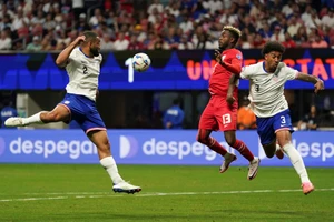 Uruguay không buông, chủ nhà Mỹ sớm rời Copa America 