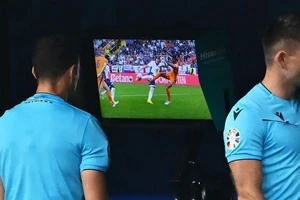 HLV Ronald Koeman: ‘VAR phá vỡ bóng đá, gây bất công cho tuyển Hà Lan’
