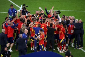 Kỷ lục của Tây Ban Nha và cầu thủ không phải những đứa trẻ hư hỏng