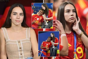 Những bí mật về bạn gái bốc lửa của Yamal