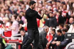 Arsenal nổ 'bom tấn' cho ngôi vô địch Premier League