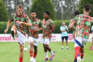 Arsenal săn đầu người cho ngôi vô địch Premier League