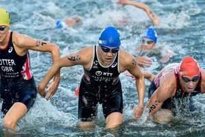 Sốc: Nước sông Seine ô nhiễm, gây rối các nhà tổ chức Olympic Paris 2024