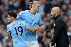 Haaland đẩy ngôi sao Alvarez rời khỏi Man City