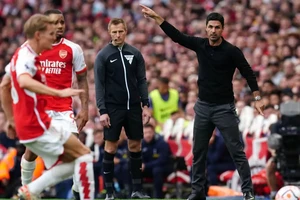 HLV Mikel Arteta gây sốc và nguy cơ bị Arsenal sa thải