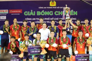 Bóng chuyền Công an TP.HCM đại thắng 