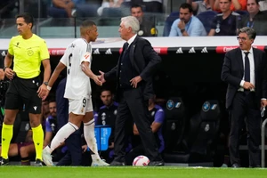 HLV Ancelotti nói điều bất ngờ về siêu sao Mbappe
