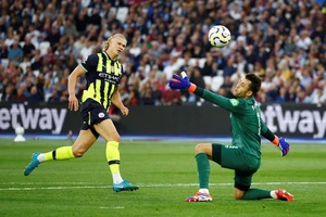 "Đối thủ dùng súng cũng không thể ngăn cản ngôi sao Haaland!"