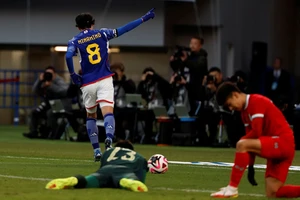 Tuyển Thái Lan mất ngôi sao Supachok, đội Nga bay chuyên cơ riêng đến Hà Nội