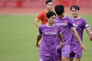 Công Phượng đá giải hạng Nhất và bước lùi của bóng đá Việt Nam