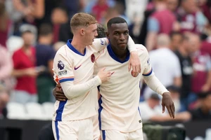 Tiền đạo của Chelsea lý giải điệu nhảy Michael Jackson