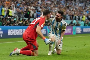 Đồng đội của Messi xin lỗi muộn màng, sau lệnh trừng phạt của FIFA