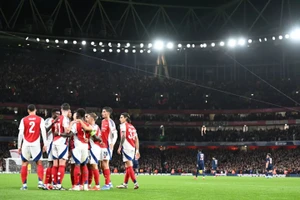 Arsenal vùi dập PSG và những kỷ niệm đẹp của HLV Mikel Arteta