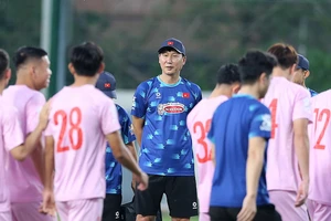 Trận cuối của HLV Kim Sang-sik…