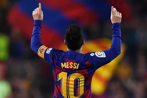 Siêu sao Messi tính toán trở lại Barcelona