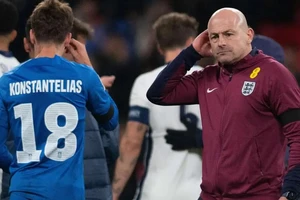 Saka rút lui, đội tuyển Anh gặp khó ở Phần Lan