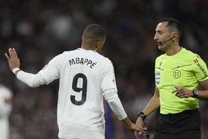 Siêu sao Mbappe lập kỷ lục đáng xấu hổ tại Real