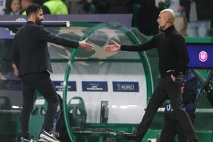 HLV Pep Guardiola nói sự thật về thầy mới của Man United