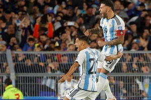 Messi và đội tuyển Argentina trừng phạt Peru