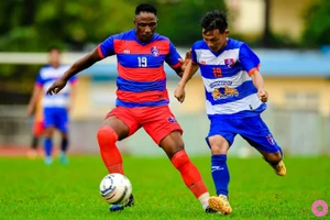 Trợ giúp khẩn cấp cho ngoại binh Tshamala bị thương nặng do cướp