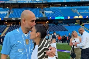 HLV Pep Guardiola có 1 không 2 ở Anh