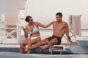 Bác sĩ thẩm mỹ kiện siêu sao Ronaldo nợ tiền làm đẹp